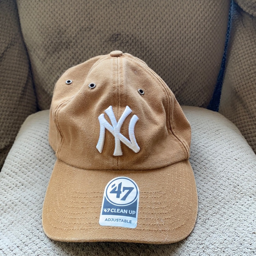 NEW YORK YANKEES X CARHARTT (BRAND NEW NEVER WORN)